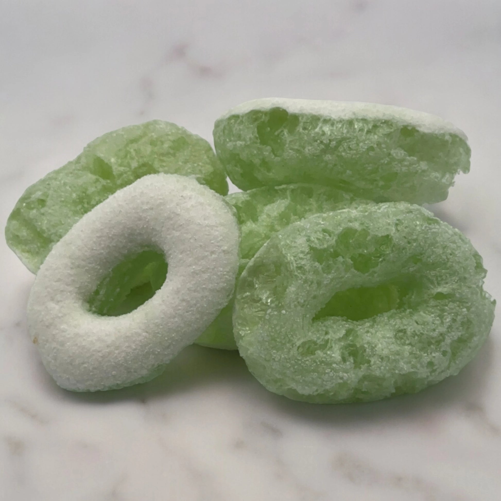 Apple Loops – gefriergetrocknete Süßigkeit von Melfmade Munchies aus Hamburg
