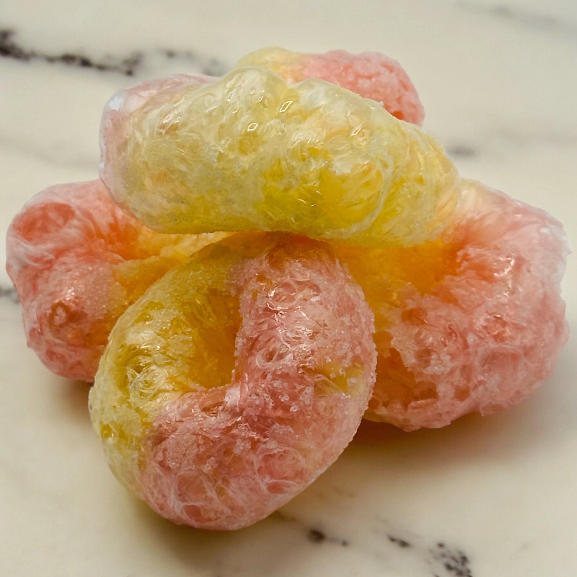 Peachy Puffs – gefriergetrocknete Süßigkeit von Melfmade Munchies aus Hamburg
