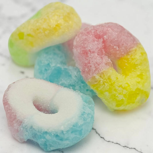 Rainbow Rings - Limited Edition – gefriergetrocknete Süßigkeit von Melfmade Munchies aus Hamburg
